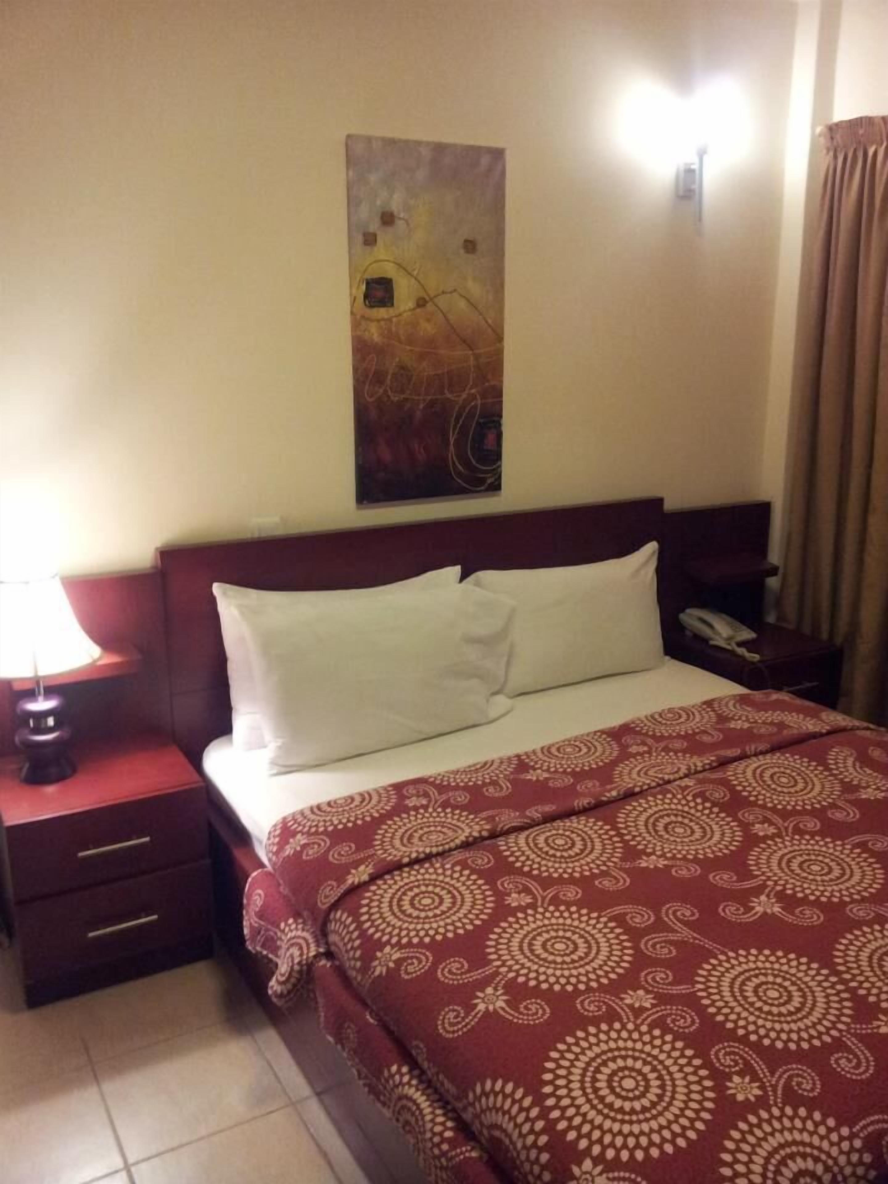 standard double room | minibar, desk, blackout curtains, iron/ironing board