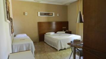 Quarto superluxo | Roupas de cama premium, frigobar, cofres nos quartos, cortinas blackout