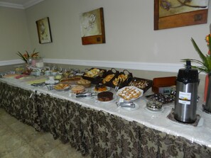 Tägliches inbegriffenes Frühstücksbuffet