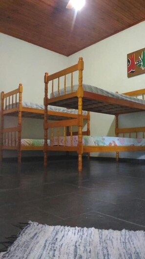 Shared Dormitory | Desk, free WiFi, bed sheets