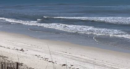 Relaxing 3BR Condo Steps from Beach | Sleeps 8 | Great Amenities