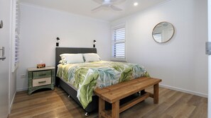 3 bedrooms, free WiFi, bed sheets - "Horizons" Unit 4 - Beachfront Unit (BARGARA)