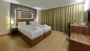 Ropa de cama de alta calidad, cubrecamas y minibar