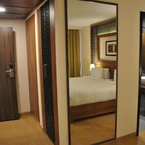 Premium bedding, down comforters, minibar, in-room safe - Incredible One Hotel (Hyderabad)