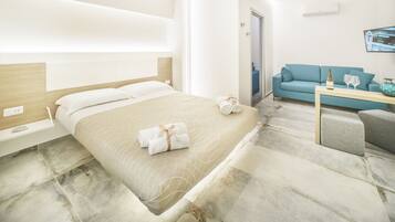 Deluxe Suite | Frette Italian sheets, premium bedding, down comforters