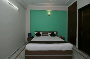 Rollaway beds, free WiFi - Hotel Petals Elite 2 (Noida)