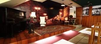 Hotel Nostalgia
