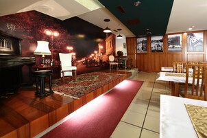 Se sirven desayunos, almuerzos y cenas; cocina regional