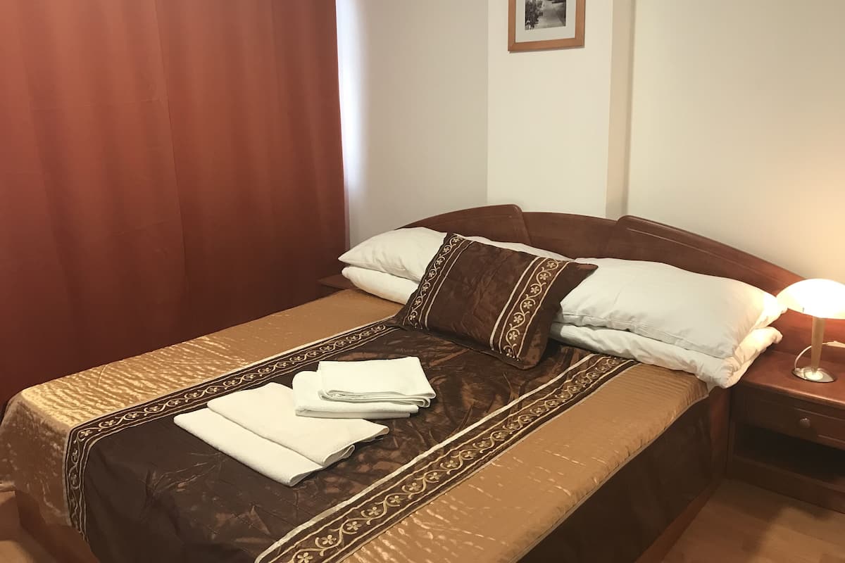 Classic Double Room | Desk, bed sheets