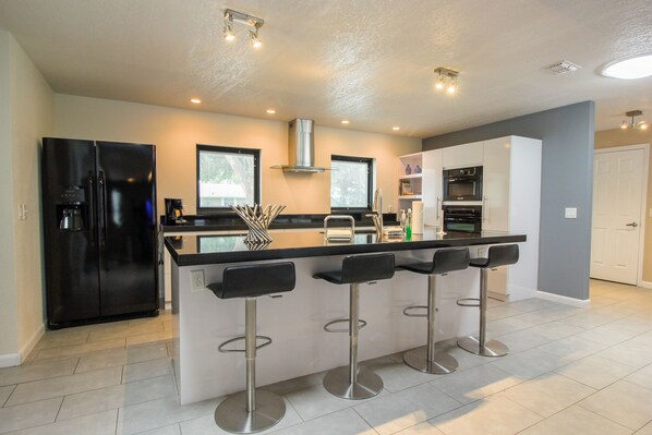 Fridge, microwave, oven, dishwasher - Vacation home with a stunning view - 870 (Inverness)