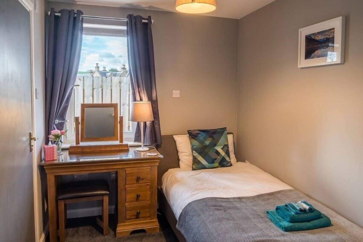 Habitación individual | Cortinas opacas, wifi gratis, ropa de cama