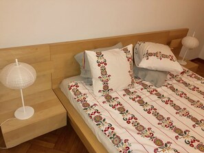 2 chambres, fer et planche à repasser, Wi-Fi, draps fournis