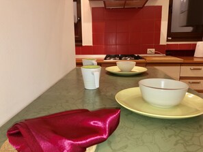 Lave-vaisselle, cafetière/bouilloire