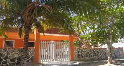 Maison avec vue sur la mer et un kilomĂštre du centre ville de Sisal