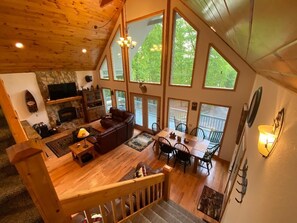 Smart TV, fireplace, DVD player - BEARADISE CABIN AT NANTAHALA LAKE 3-BEDROOMS 2-BATH SLEEPS 10 PEOPLE (Topton)