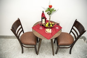 Deluxe Triple Room | Minibar, soundproofing, free WiFi, bed sheets