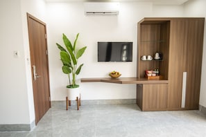 Deluxe Twin Room | Minibar, soundproofing, free WiFi, bed sheets