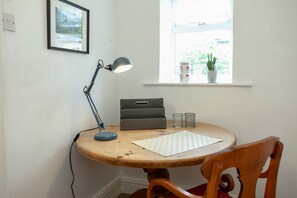 Traditional Cottage | Living area | Flat-screen TV - Ferncliff cottage - in Peak Distric (Glossop)