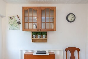 Chaumière traditionnelle | Cuisine privée | Réfrigérateur, un four, surface de cuisson, bouilloire électrique