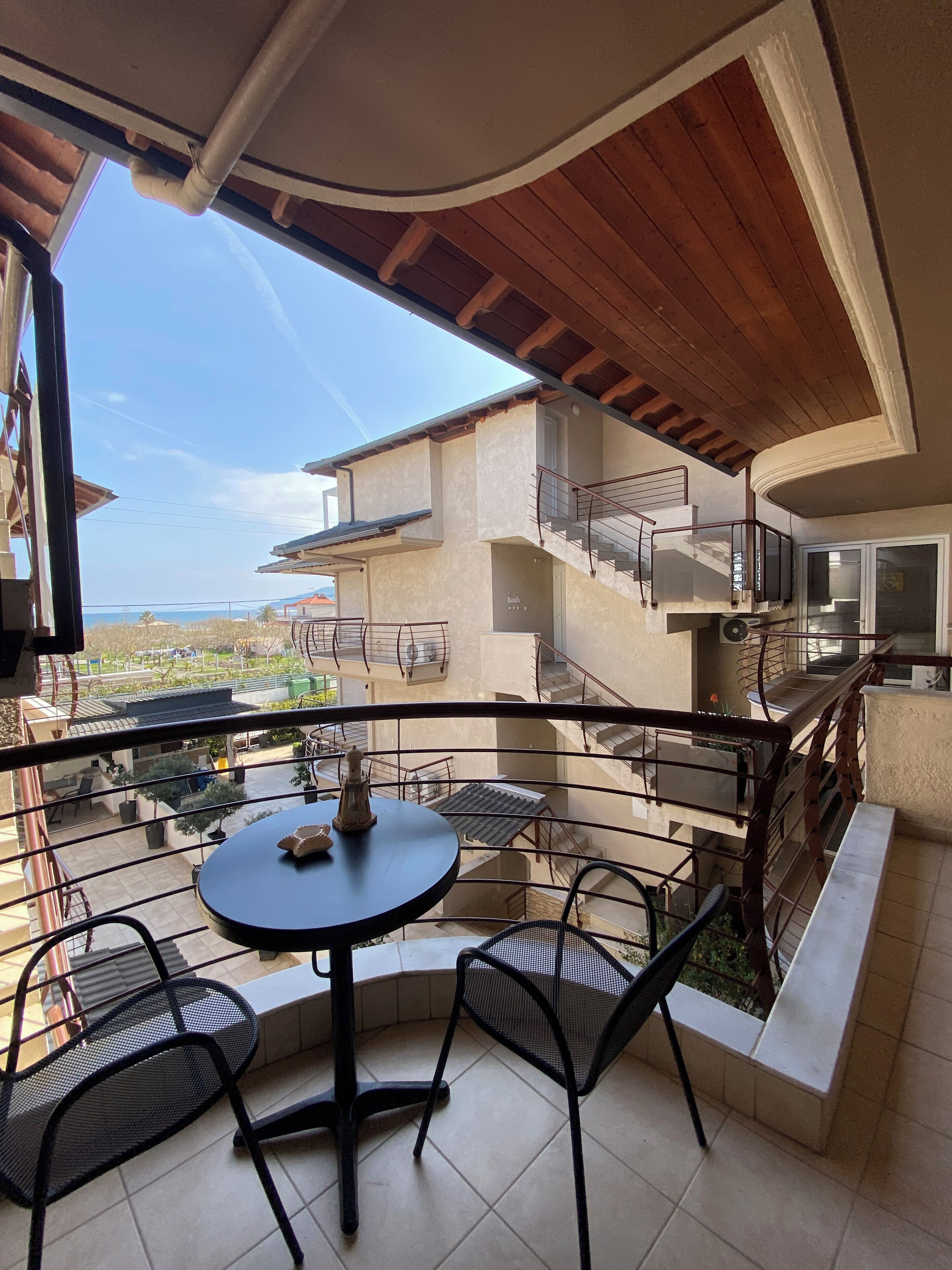 Kamar Keluarga | Balkon