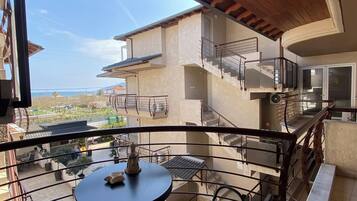 Kamar Keluarga | Balkon