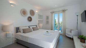 Caja de seguridad en la habitación, escritorio y cortinas blackout