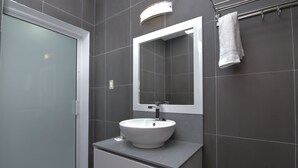 Bathroom - Queens Apartments (Paramaribo)