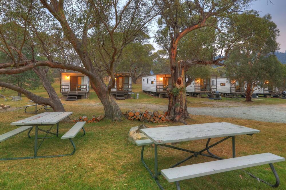Pender Lea, independent park cabin