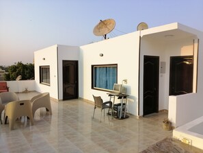 Outdoor dining - Great view Guest house  (Nazlet al samman)