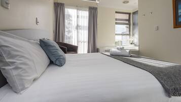 3 bedrooms, desk, iron/ironing board, free WiFi