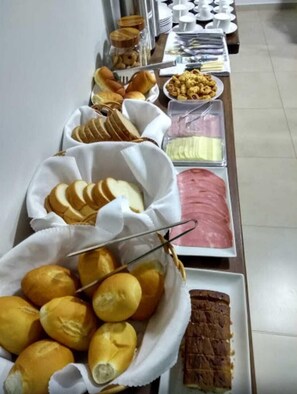 Free daily buffet breakfast