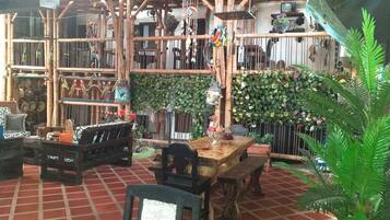 Tempat makan luar