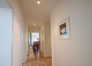 Kapitänshaus 4 | 客廳 | 平面電視、壁爐、Netflix、串流服務