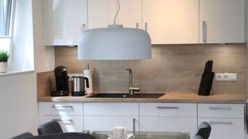 KapitÀnshaus 4 | Private kitchen | Full-sized fridge, microwave, oven, stovetop