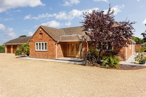 Front of property - La Dolce Vita (Wimborne)