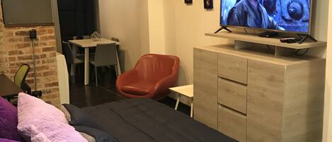 Smart TV, Netflix, streaming services