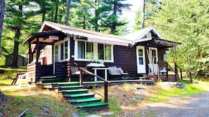 Family Chalet Spruce | Individually furnished, free WiFi, bed sheets, wheelchair access - The Wilderness Inn (Wilmington)