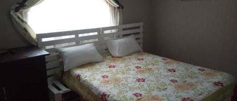 1 chambre, coffres-forts dans les chambres, fer et planche à repasser