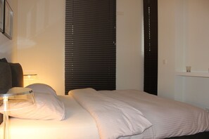 Appartement Design | 1 chambre, literie de qualité, coffre-fort, rideaux d’obscurcissement