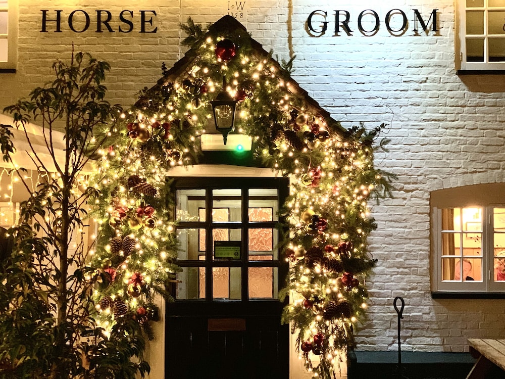 Horse and Groom Free House, Food and Rooms by null