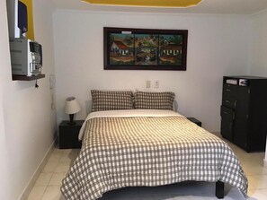 Soundproofing, free WiFi, bed sheets - La Gran Fortaleza B&B (Bogotá)