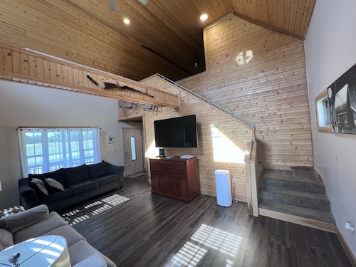 Cave Run Lake / Morehead State University Area Fully Equipped, Private Cabin