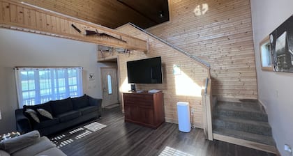 Cave Run Lake / Morehead State University Area Fully Equipped, Private Cabin