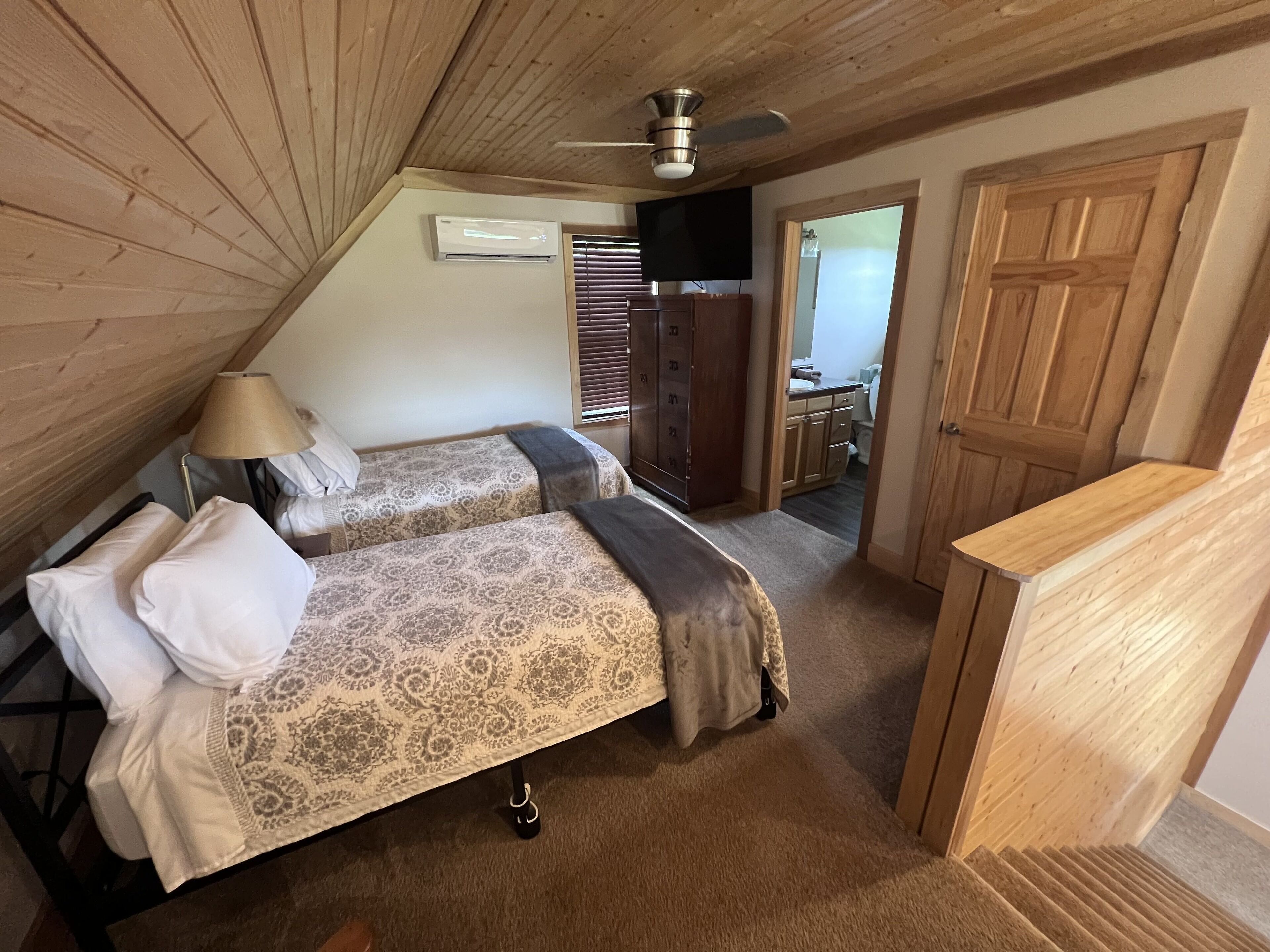 2 bedrooms, desk, iron/ironing board, free WiFi