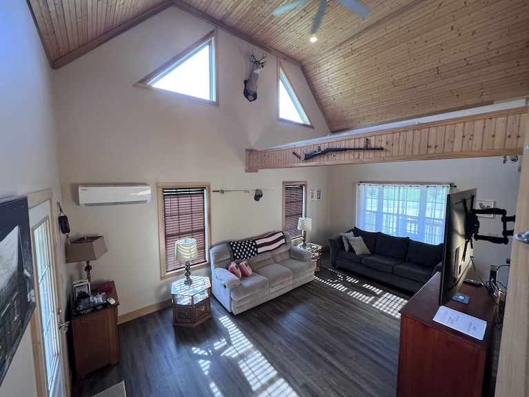 Cave Run Lake / Morehead State University Area Fully Equipped, Private Cabin - Kentucky