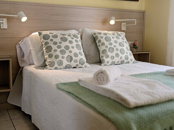 5 chambres, fer et planche Ă repasser, literie fournie