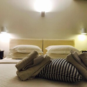 Double or Twin Room | In-room safe, iron/ironing board, bed sheets - Arhontiko Afroditi (Dio-Olympos)