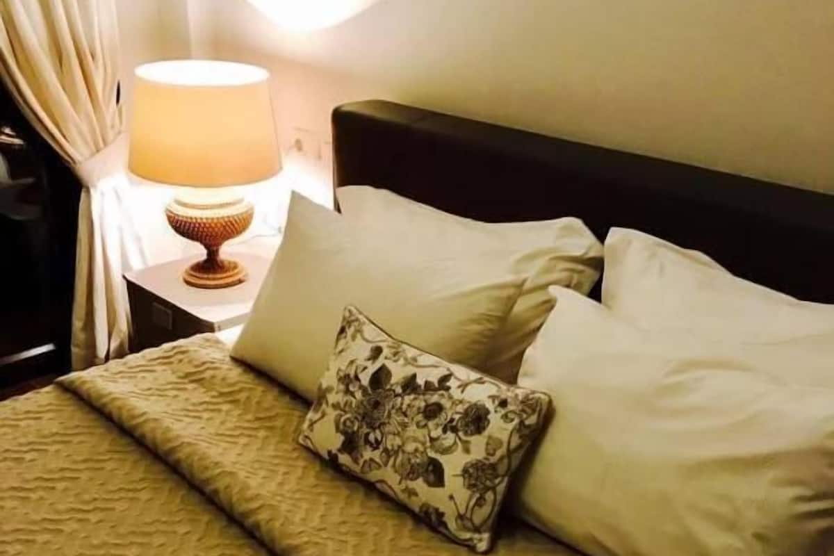 Double Room | In-room safe, iron/ironing board, bed sheets