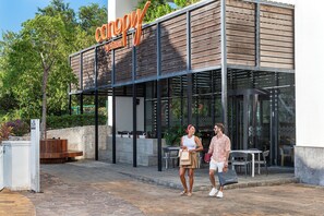 Shopping mall - Canopy by Hilton Cancun La Isla (Cancun)