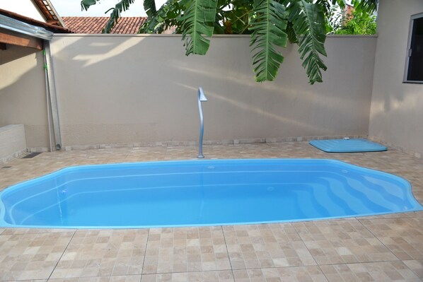 Piscina a l'aire lliure i piscina climatitzada